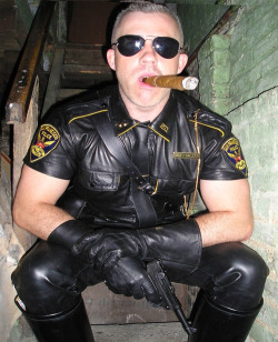  MAN, I’d fucking love to see this HOT OFFICER shoot some nigger, then piss on it and leave it to die…. 