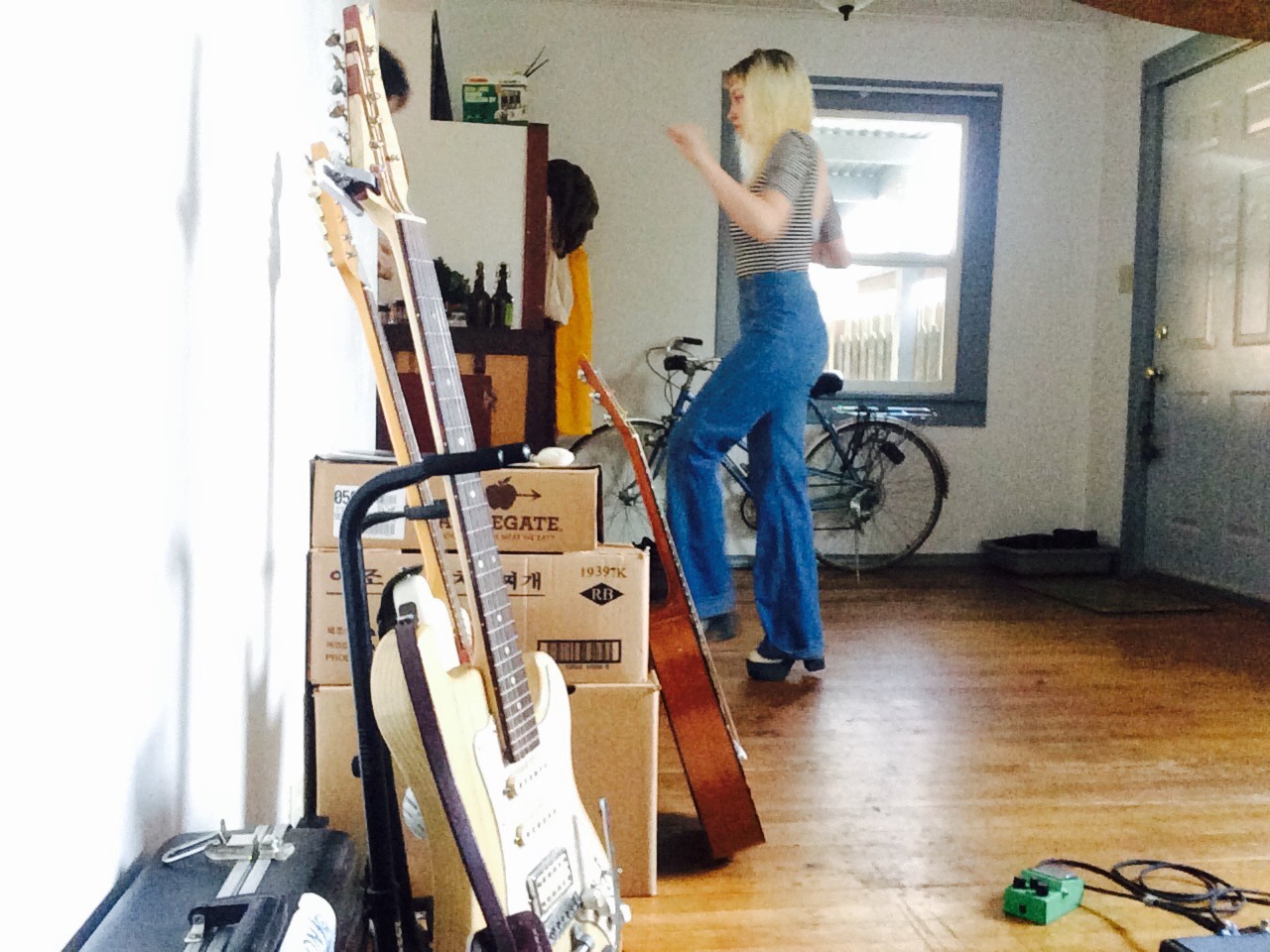 the-foreign-stetson:  Platforms and bell bottoms for Bowie. 