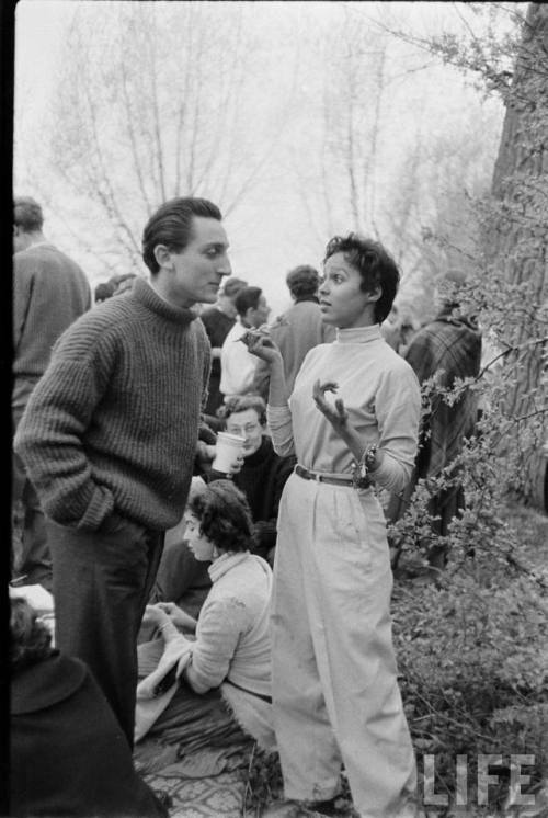 Dorothy Dandridge in Oxford for May Morning(Carl Mydans. 1956?)