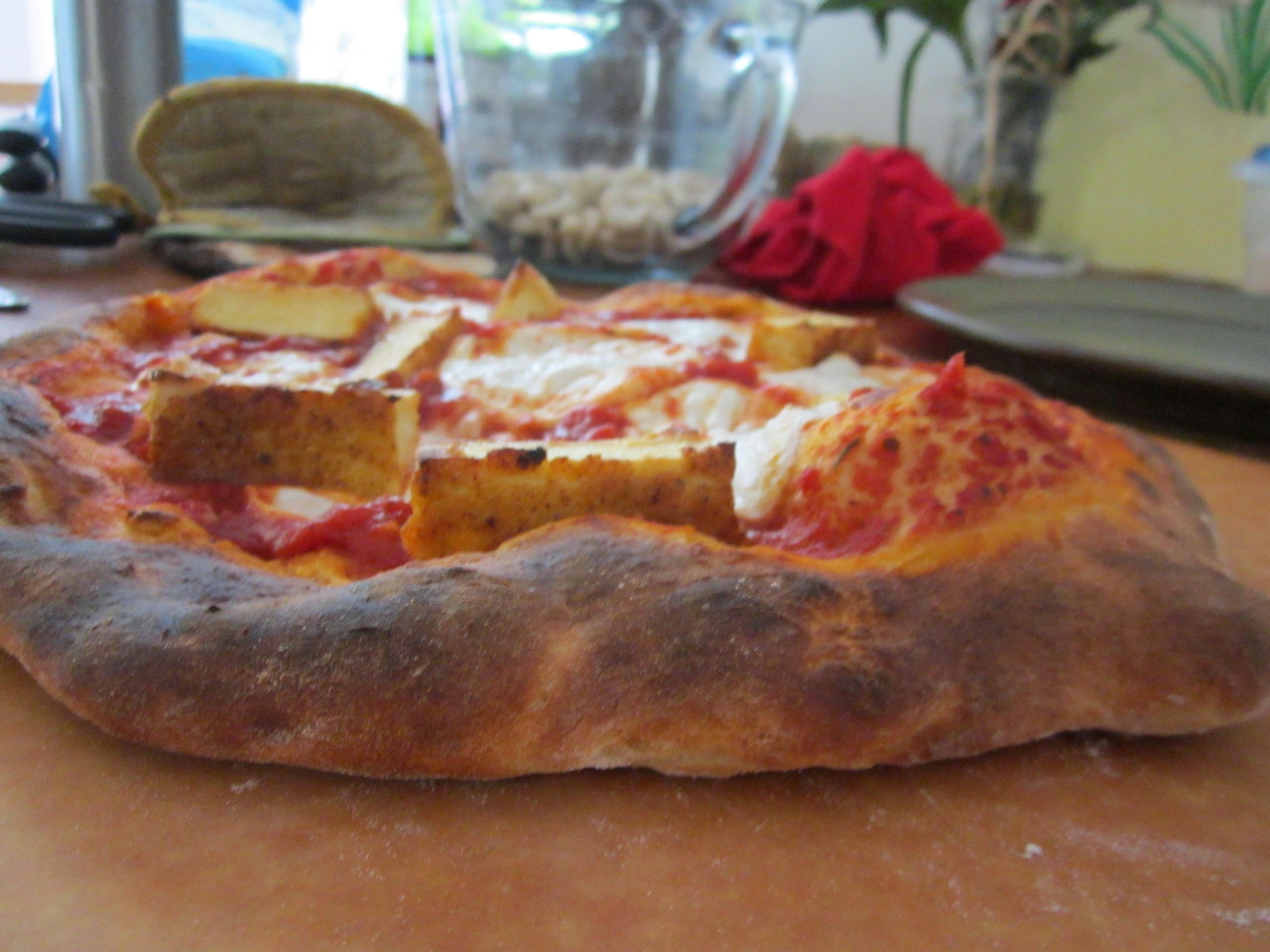 veganpizzafuckyeah:  reblogged from notrealfood:  Two pizzas topped with fried tofu