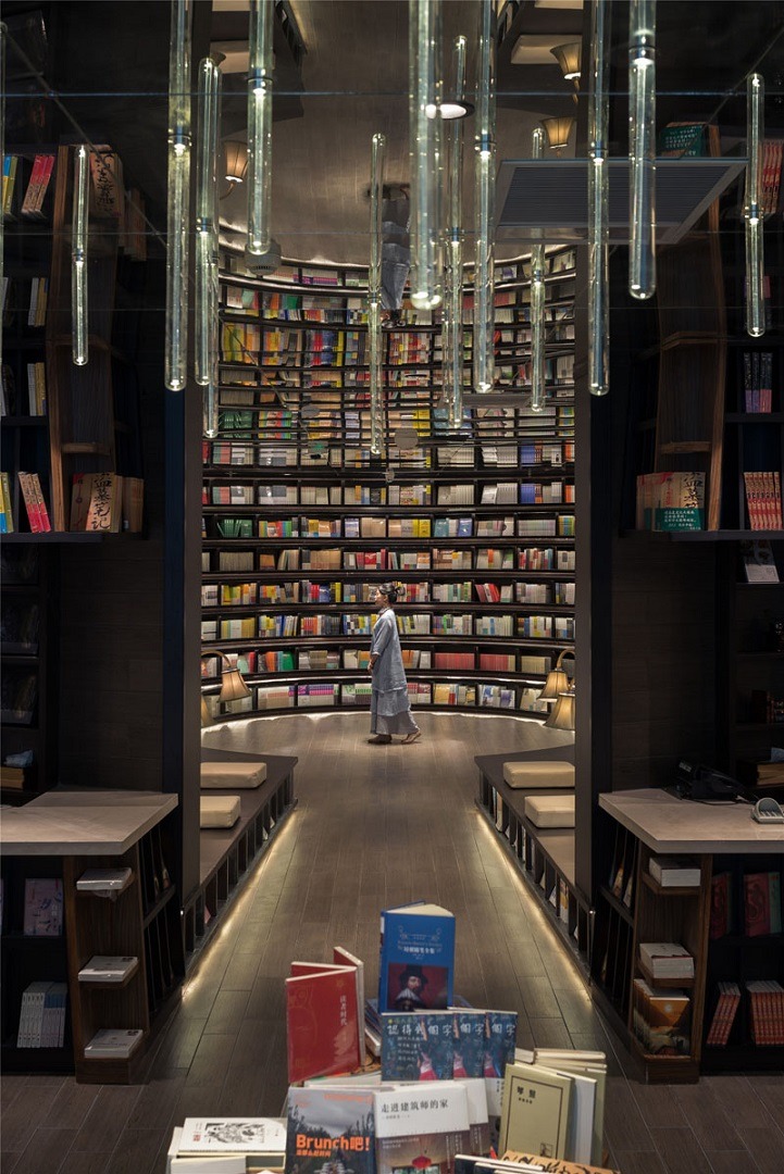 did-you-kno:  mymodernmet:Unique Bookstore in China Offers Optical Illusion Experience
