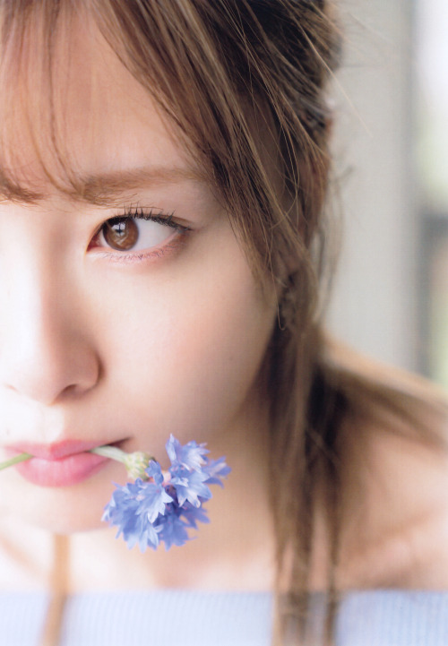 46pic:  Mai Shiraishi - WHITE graph