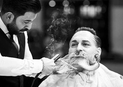 Styling of my beard at Haare2016 @1o1barbers of Eddine Belaid and his Team @eddinebelaid Beardstyle 