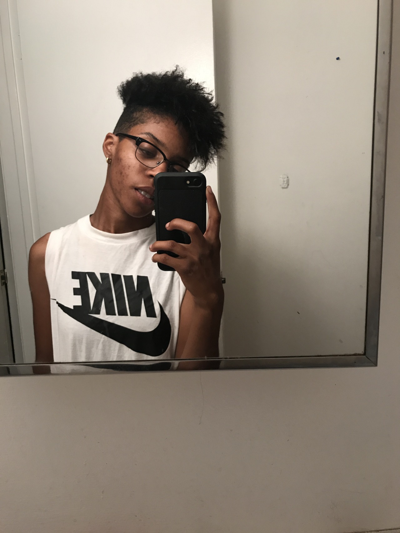 Lets just start an endless line of black selfies. Reblog with a selfie. 