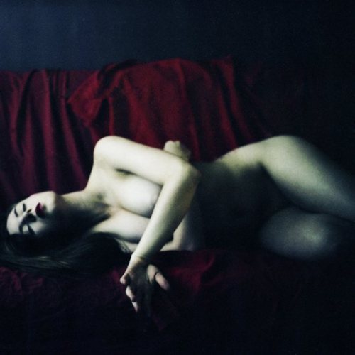 bordeaux1901:  La mia religione è l’amore / potrei morire per questo. - John Keats ph. : Ewa Adriana Szumowska  AAAMO!