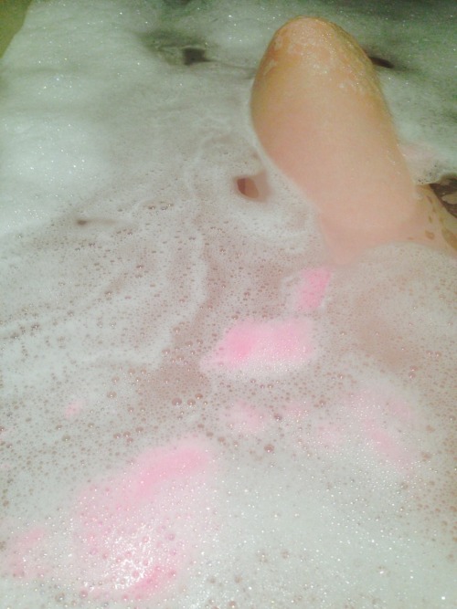 Porn photo princess–cum:  Bubble bath ;u; 