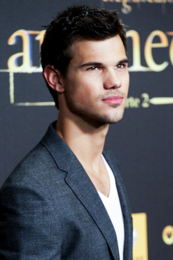 Taylor Lautner 365