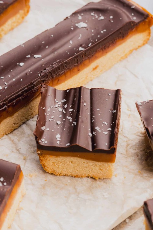 sweetoothgirl:  gluten free caramel slice