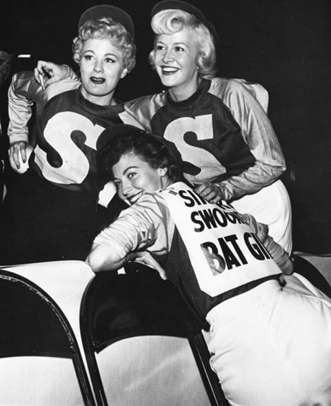 Shelley Winters, Marilyn Maxwell and Ava Gardner as batgirls at &lsquo;Out if this world&rsq