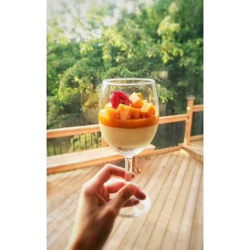 Cheers to dad! ☀✨ (Not sure if that&rsquo;s a lemon or mango emoticon tbh&hellip; #closeenou