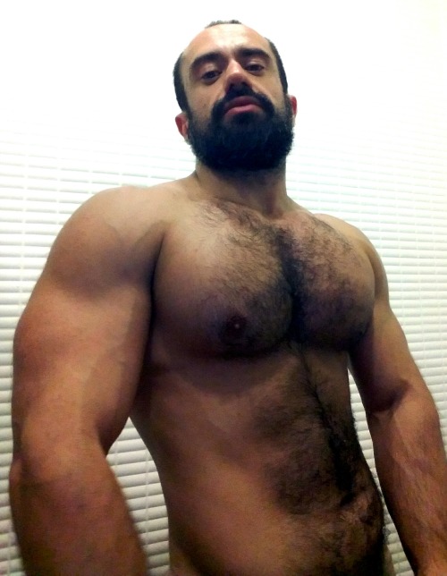 masterjoao:  If you fall for me, I’m not easy to please… I might tear you apart…    Come worship me  