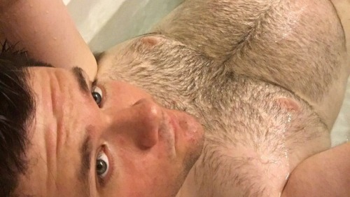 sparkysparkyboomman89:After a long 14 hour day, all I wanna do is get naked and soak in the tub.