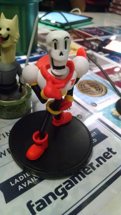 nochocolate:  fangamer displayed the little buddies at PAX west! they can be removed from their bases, and we managed to get a sneak peek of lesser dog’s easter egg! 