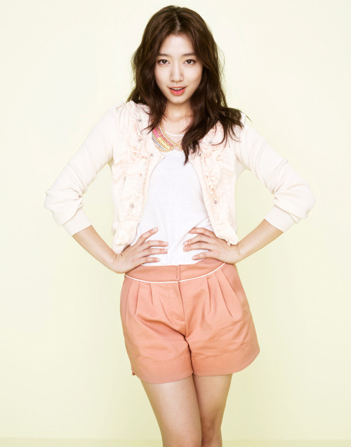 kpophqpictures: [CF] Park Shin Hye – Henus Edwin 2515x3200