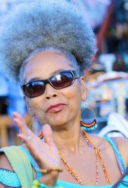 bunniesbeertittiestattsschlongss:  dynastylnoire:  youngblackandvegan:  risasaurusrex:  Black women with grey hair  like fine wine  YESSS MOTHERSS!!! YESSSSSSSSSSSSSSSSSSSSS  I intend to have a very large grey fro when I’m old!!!