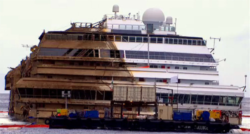 finofilipino:  Así luce el Costa Concordia ya enderezado.  