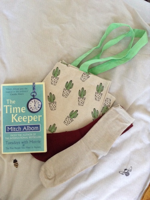 troubiedwater:oops i bought another canvas bag  i also rly love these socks n candle &amp; that 