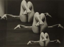 grigiabot:    Philippe Simon - Nus féminins et superpositions, c. 1970. - Trois épreuves[…]  