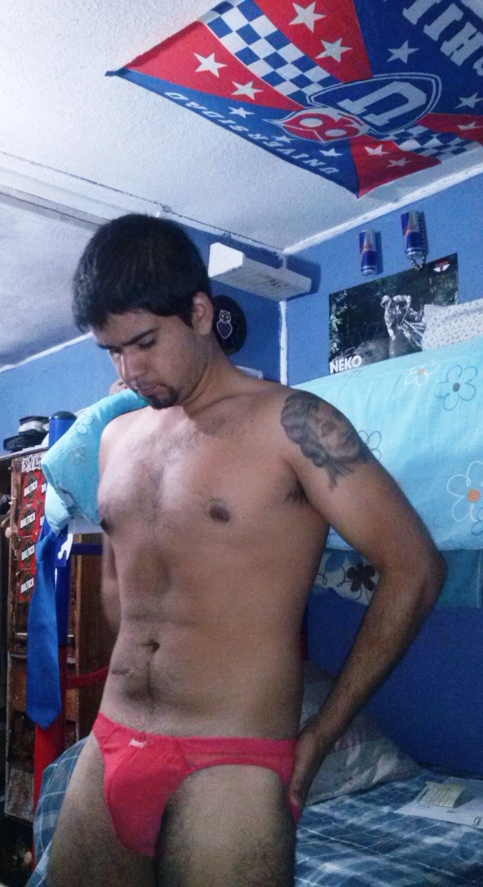 chilenosdebadoo:  Reinaldo, nueva selección de fotos de este porteño fanático