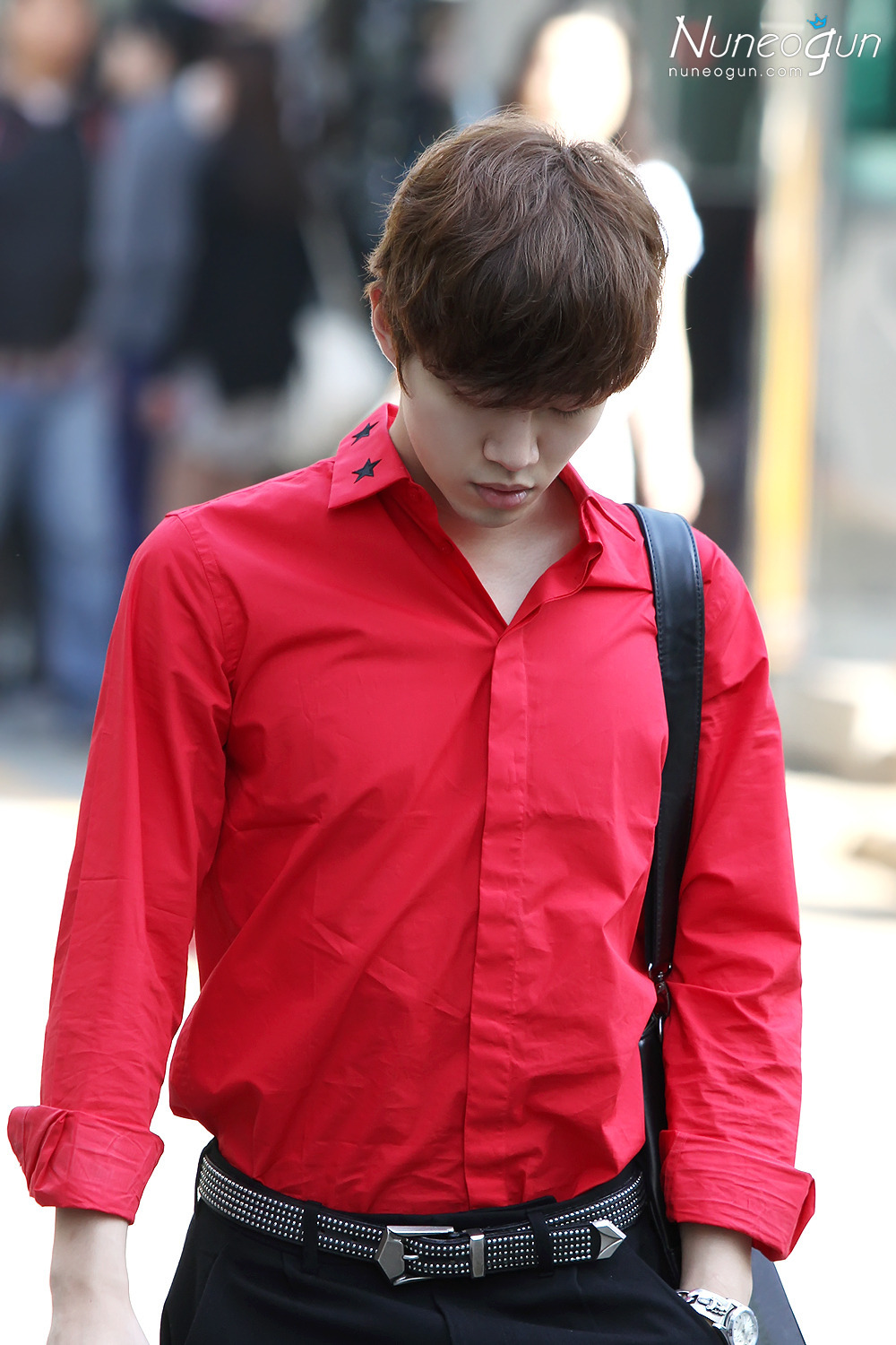 junhofanid:  130531 - JUNHO on the way to Music Bank (cr: Nuneogun)