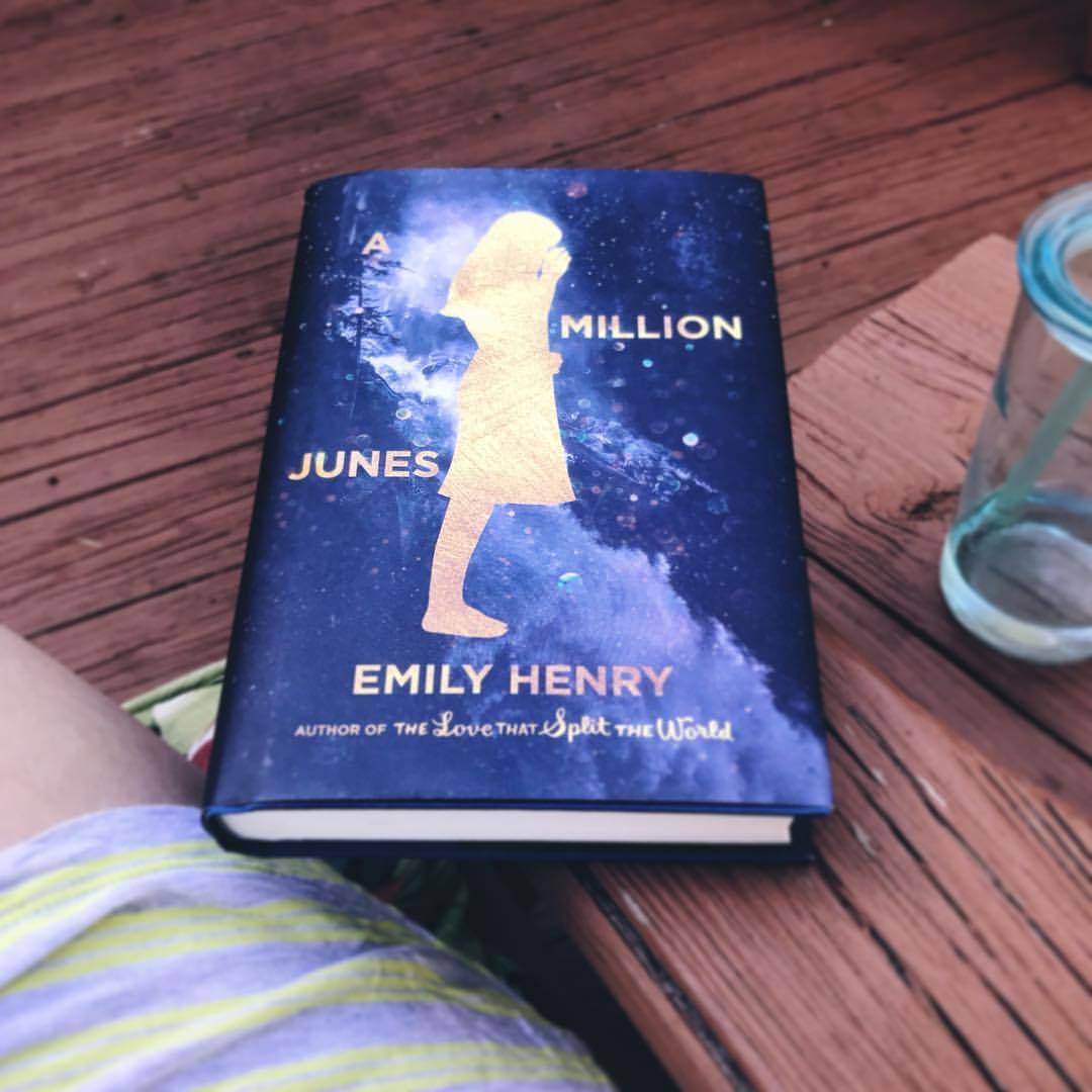 Enjoying the beautiful afternoon and reading outside. Just started #amillionjunes by @amillionjunes, and it’s the goods so far!! Perfect #Sunday.
🌻
#sundayfunday #amreading #reading #currentlyreading #currentreads #bookworm #booknerd #emilyhenry...