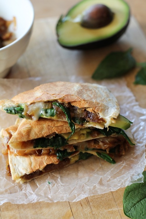 tentaclesandteacups:  healthy-yummy-good:  Caramelized Onion Spinach and Avocado Quesadilla  Made these for post-gym dinner tonight (with wholegrain tortillas and a bit of chicken) and they were 10/10 A+ defs recommend :D