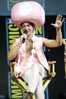 ezramill-r:  Ezra Miller attends the ‘Fantastic Beasts: The Crimes of Grindelwald’ Panel during Comic-Con International in San Diego, California (July 21, 2018).