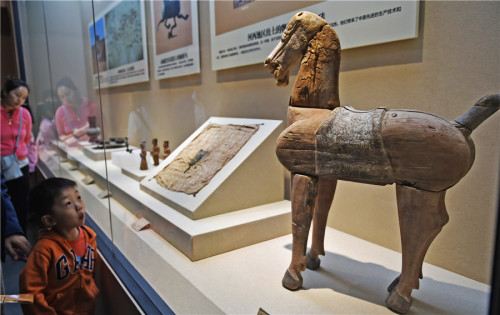 A Silk Road-themed exhibition, From Luoyang to Hexi Corridor, opened at the Luoyang Museum in Luoyan