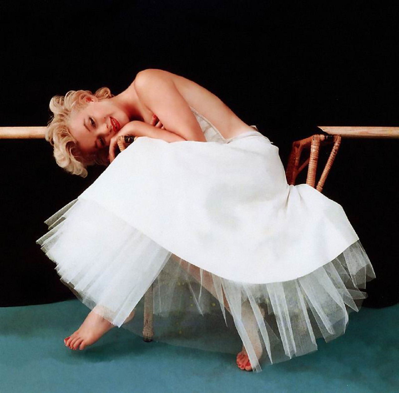 An appreciation of women in petticoats & slips