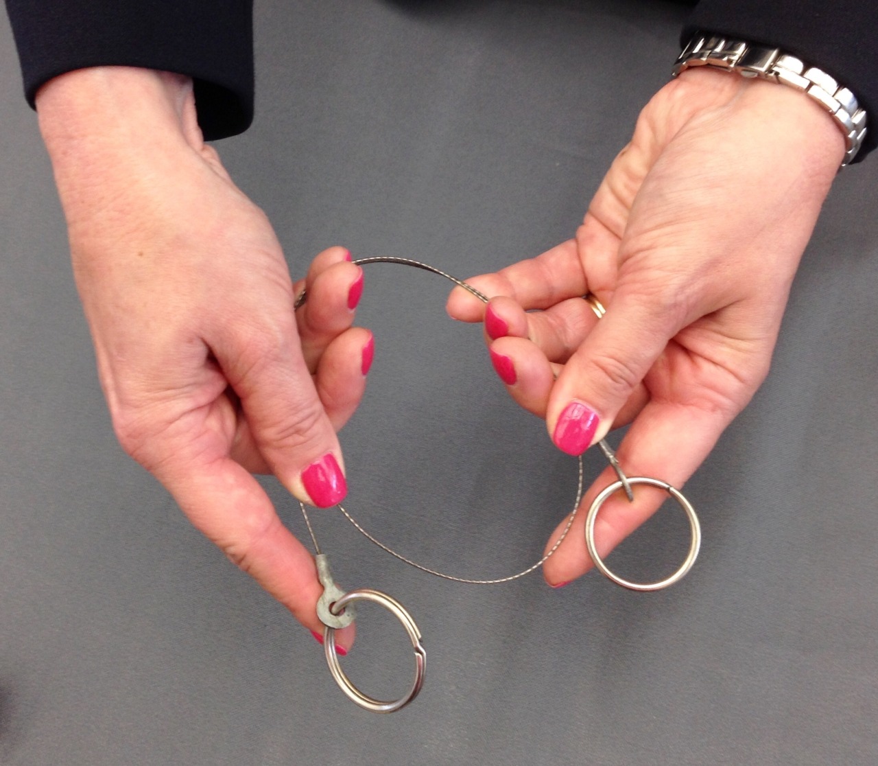 coma-kidd:  Pictured on the left is a strangulation wire, otherwise known as garrote