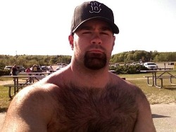 jimbibearfan:  Red Sox fans have the hairiest chests.