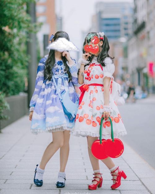  An almost forgotten picture of Yue and I from 3, almost 4 years ago! I really like the street snap 