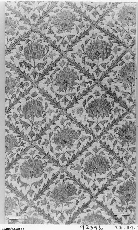 Fragment, Islamic ArtGift of Mrs. Van Santvoord Merle-Smith, 1933Metropolitan Museum of Art, New Yor