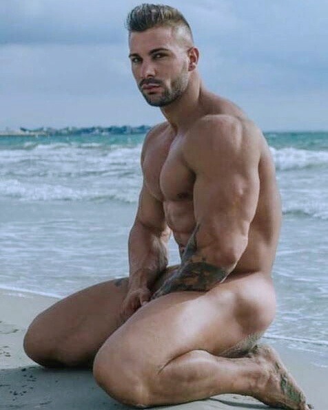 maleros:   THE EROS MALE: Public beach: Private moment 