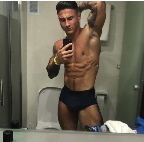 straightbait8:  The sexy famous rhys😈😍 I finally have a few pics and vids from him mssg if you want his set