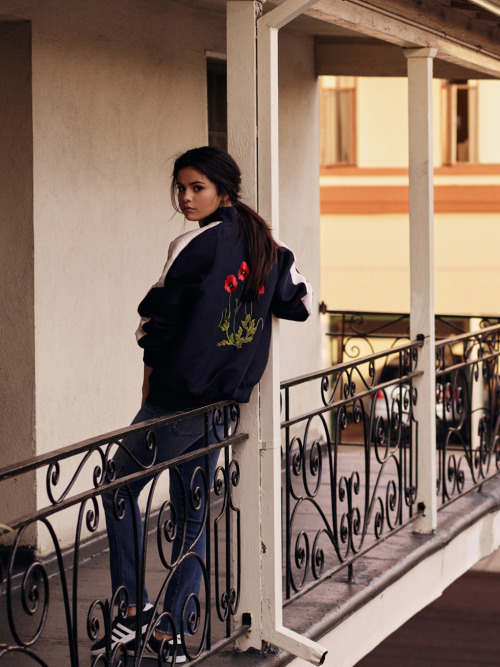 enemy0gene:  selgomez-news:    December 4: Selena photographed for the January 2016 Issue of InStyle Magazine (UK) [HQ]     Mija don’t sit on the ledge like that you’re gunna fall 