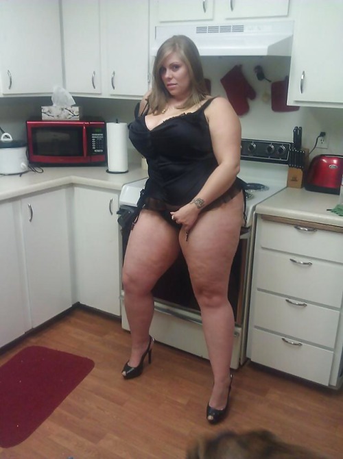 cakesxpeachesxracksx:  Pawg bbw kitchen works 😍😊😋 