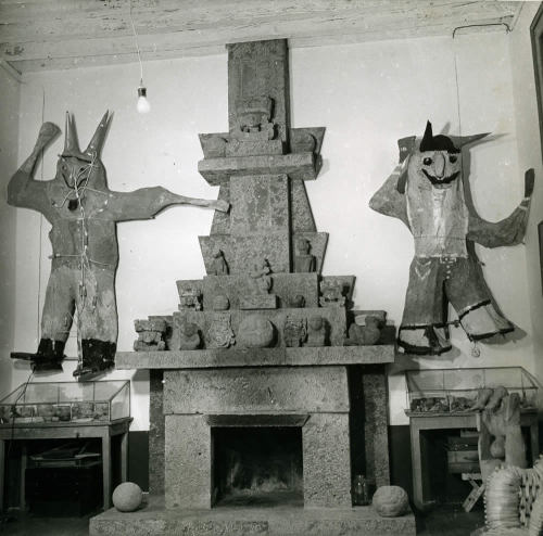 icaronycteris: Chimenea en la Casa Azul, 1951 x Gisèle Freund