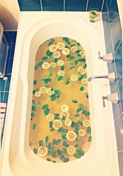 lentils-and-sunflowers:Organic green tea baths, with home grown lemons and mint~