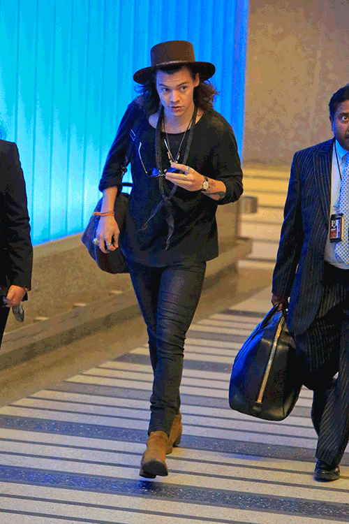 gustyles:  Harry arriving in Hell aka LAX 