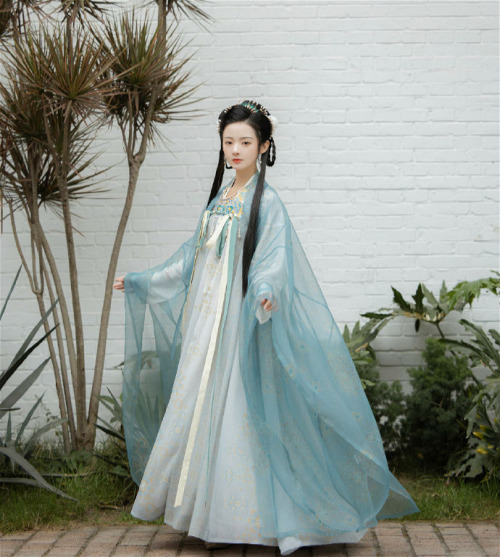 chinese hanfu by 重回汉唐