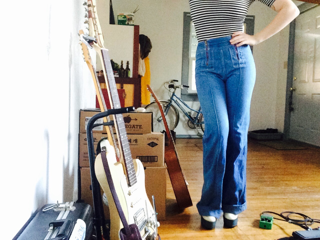 the-foreign-stetson:  Platforms and bell bottoms for Bowie. 