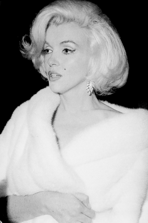 missmonroes:Marilyn Monroe at JFK’s Birthday Party, 1962
