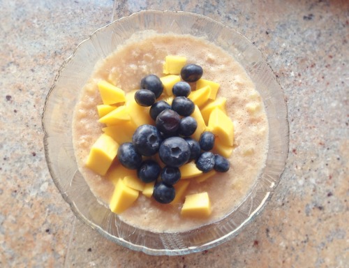 Mango and blueberry oats with vanilla soy milk and agave for some after school fuel :)