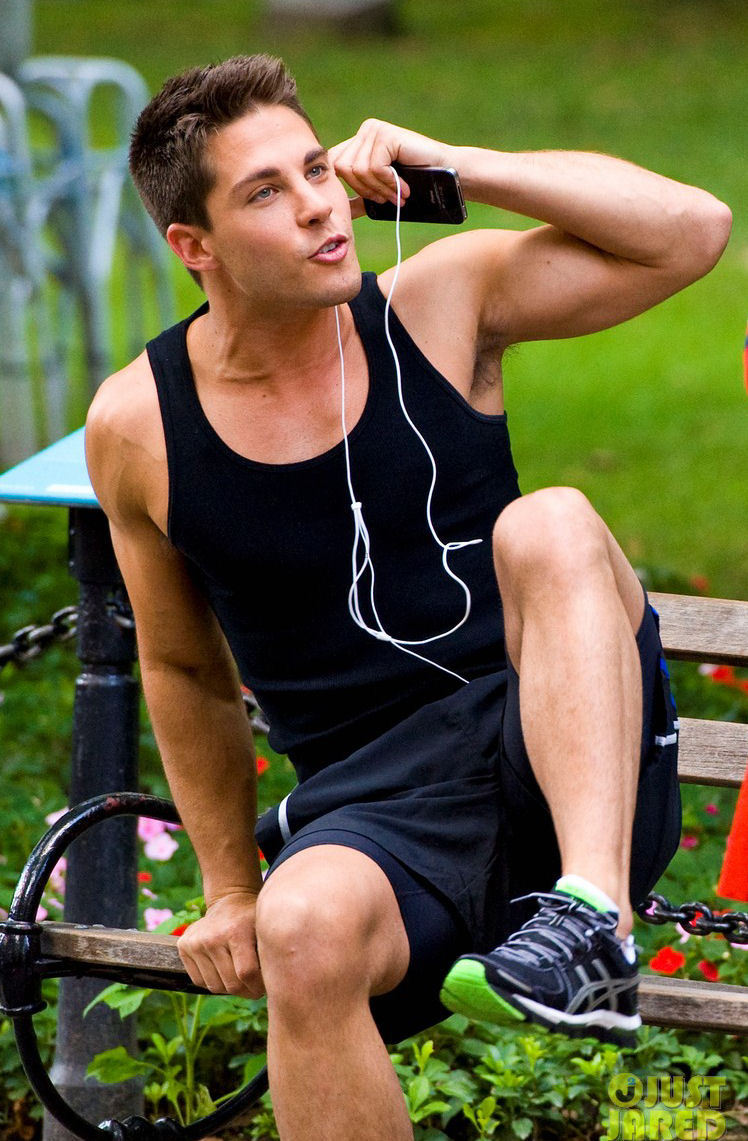 celebpits:  Dean Geyer