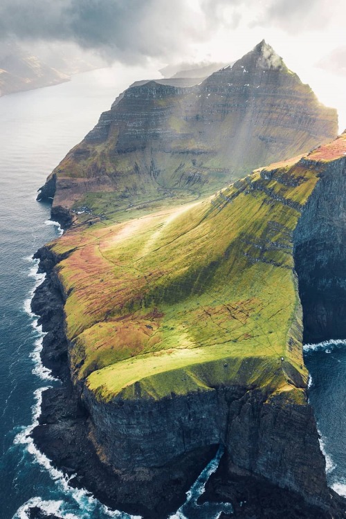 misterlemonzafterlife:  alecsgrg:Kallur Lighthouse | ( by Marcel )  https://MisterLemonzAfterlife.tumblr.com/Archive