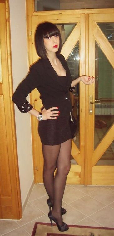 lchdress:  Sexy sissyboy in black pantyhose