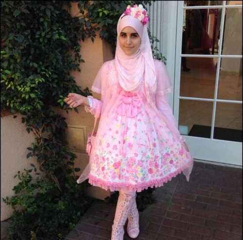 thehijabilolita: Hello everyone! Today I got dressed up just to hang out on my free day! Here’