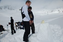 urine-for-a-relief:  A snow toilet can only
