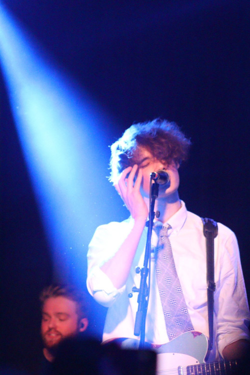 Wghy Is Wilbur Soot So.he Looks Fucking Ethereal Like The LIGHTINGGG HELLOOOOO